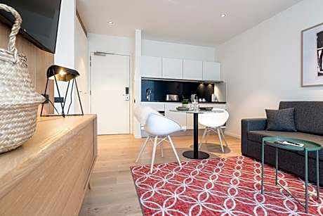 Penthouse One Bedroom Apartment with Kitchen