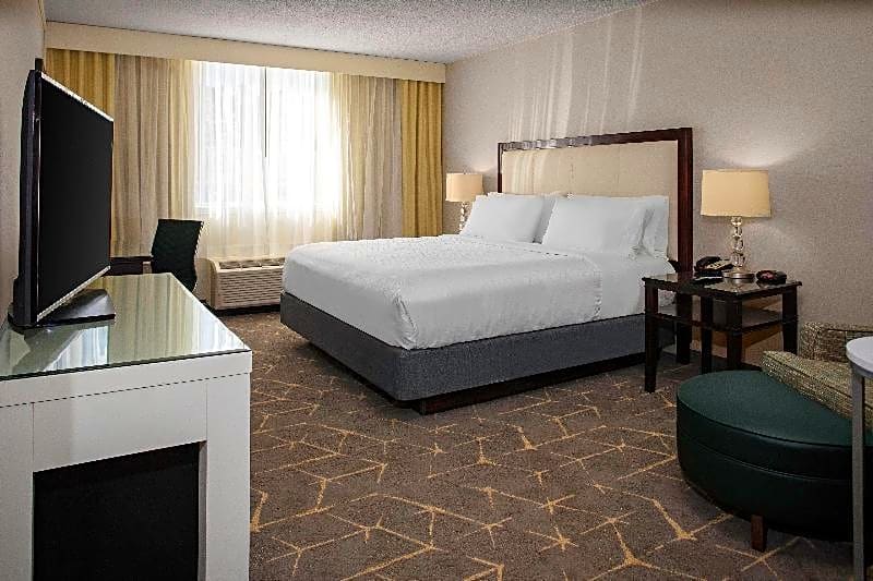 Holiday Inn & Suites Boston-Peabody, an IHG Hotel