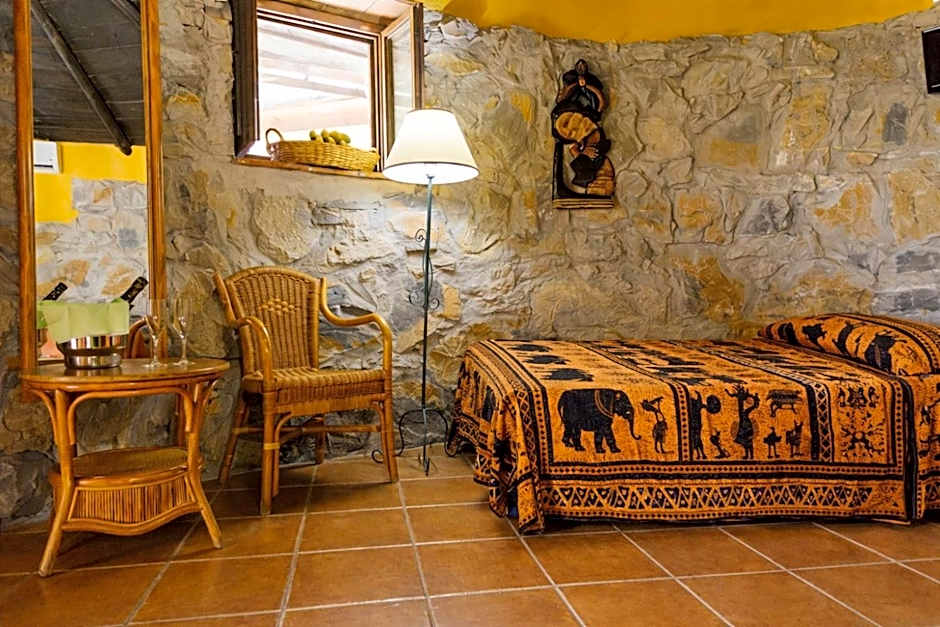 Hotel Selwo Lodge - Animal Park Tickets Included