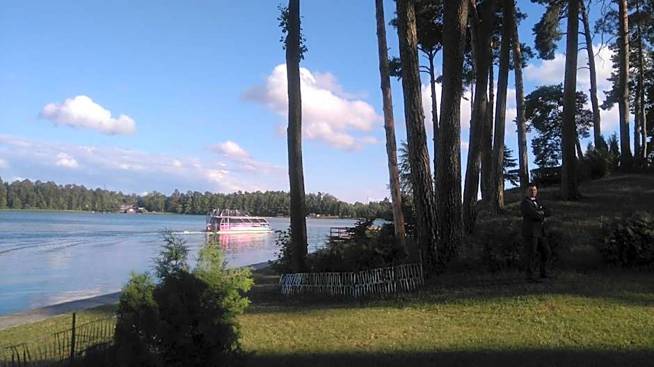 Oficerski Yacht Club