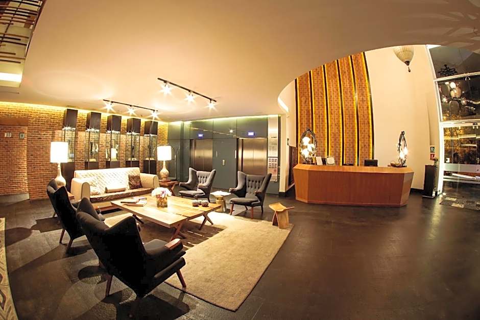 Square Small Luxury Hotel