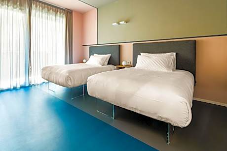 Twin Deluxe Room - 3 Guests