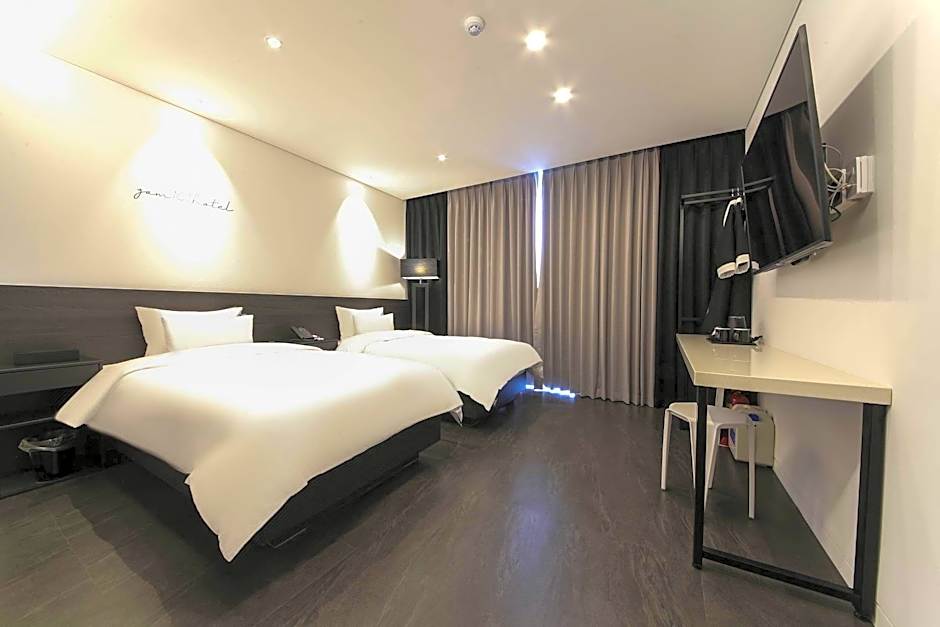 Hotel Zam 101