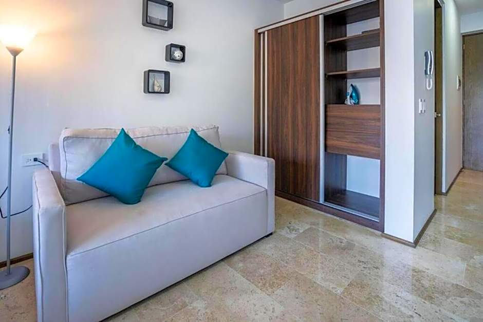 Cozy Studio Pool and Roof Lounge Beach 5 Blocks