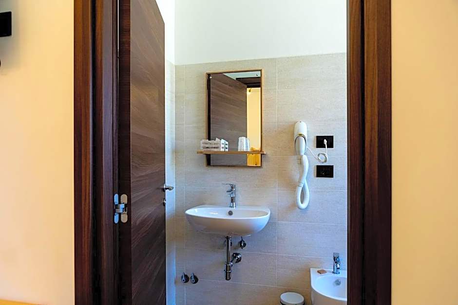 La Villetta Food & Drink Rooms for Rent - No Reception -