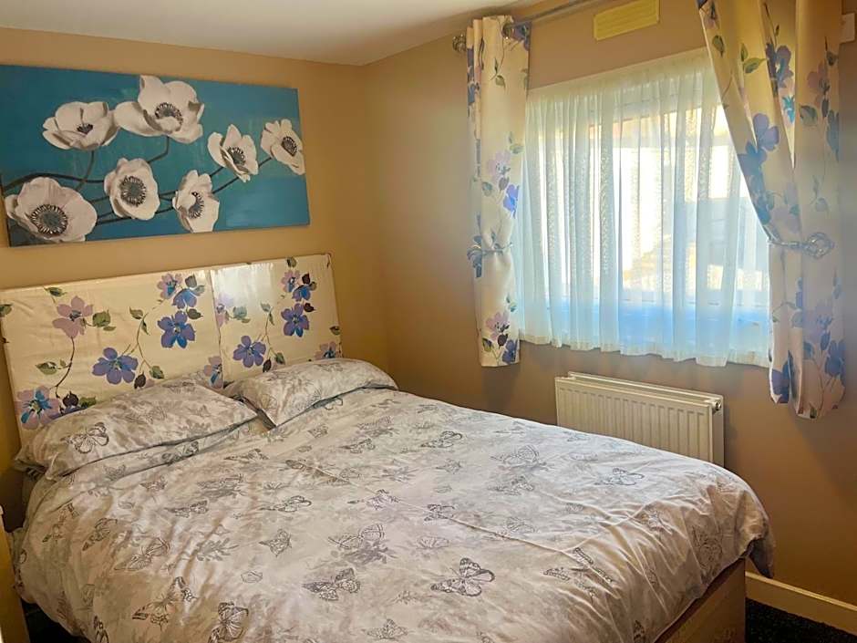 Red Deer Village Holiday Park - 3 Bedroom, Self-Catering Chalet