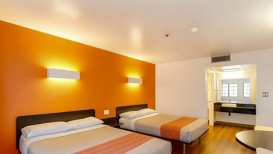 Motel 6-Carlsbad, CA Beach