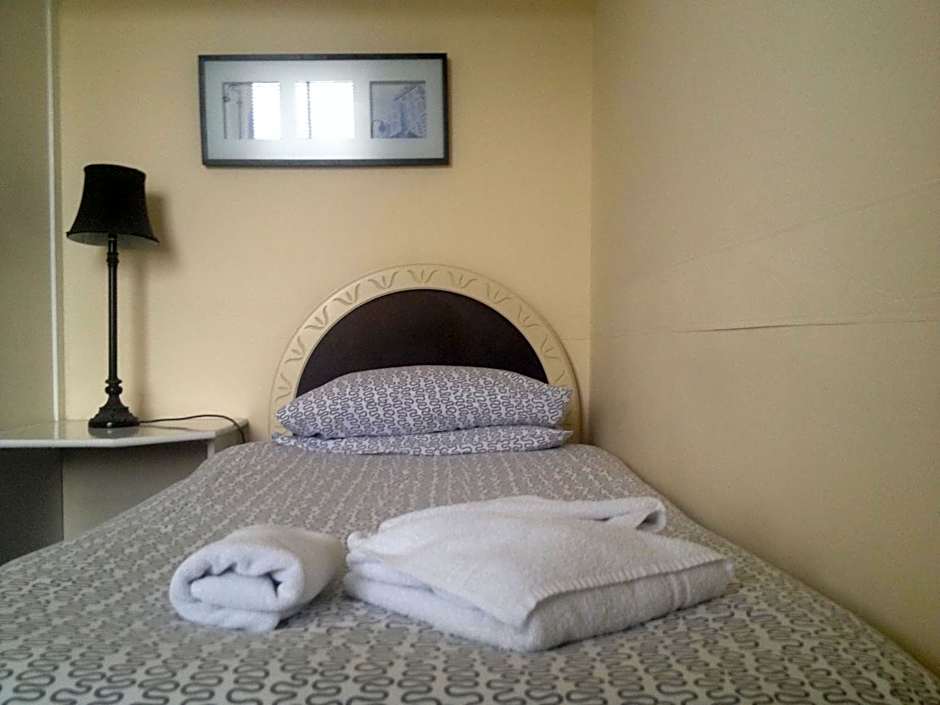 Welbeck Hotel - Close to Beach, Train Station & Southend Airport