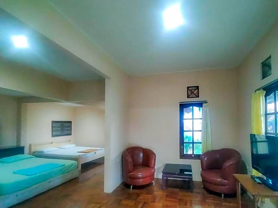 Villa Batu Tua Puncak Mitra RedDoorz