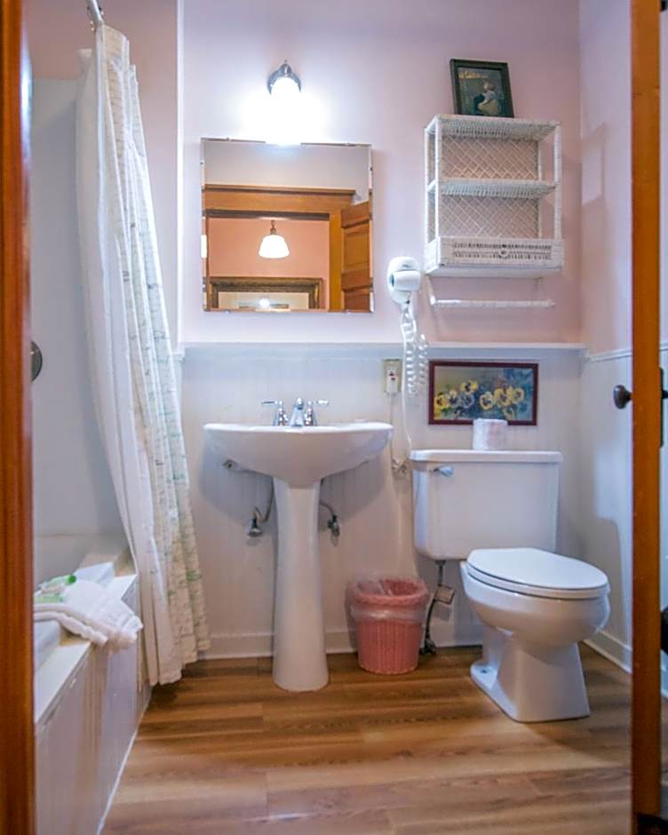 Terrace Inn and 1911 Restaurant