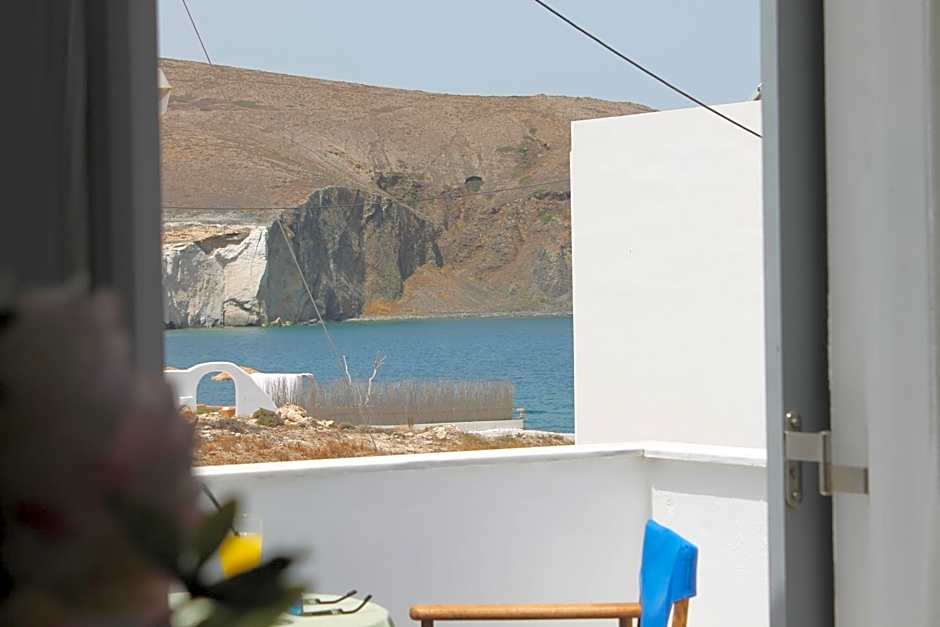 V-rooms in Milos Cyclades