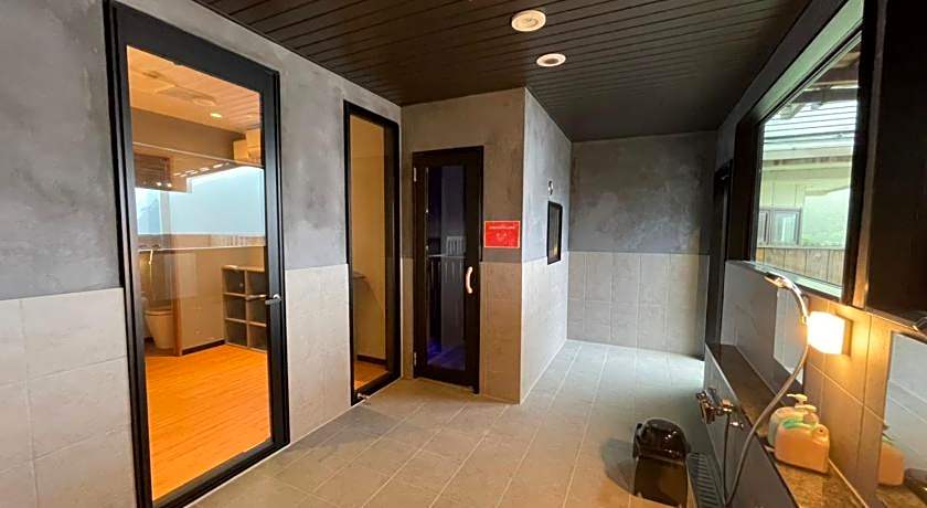 Shoji Lake Hotel