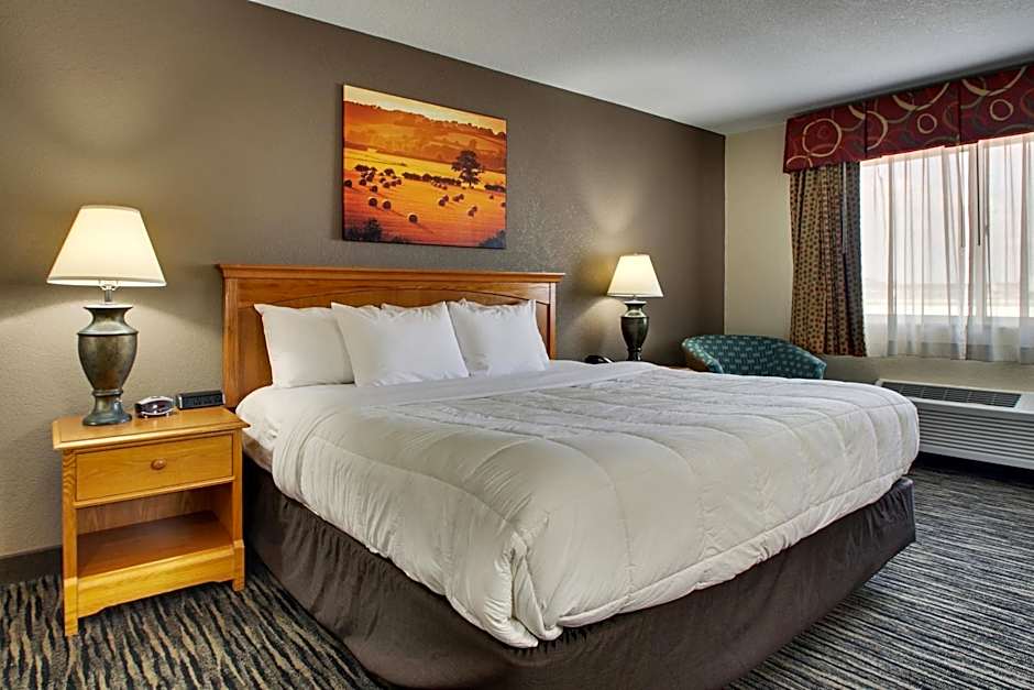 EverSpring Inn & Suites