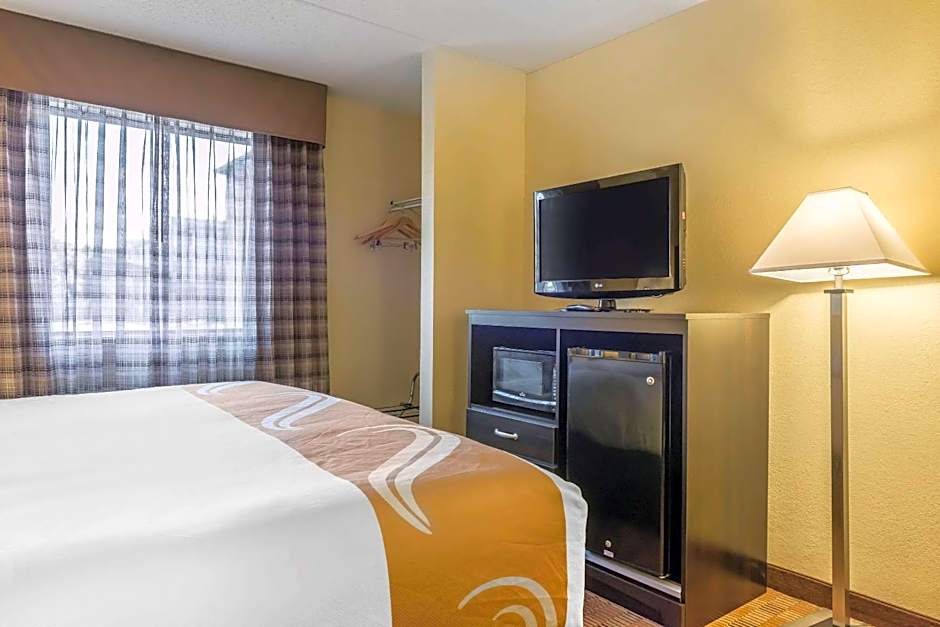Quality Inn & Suites Pittsburgh Harmarville