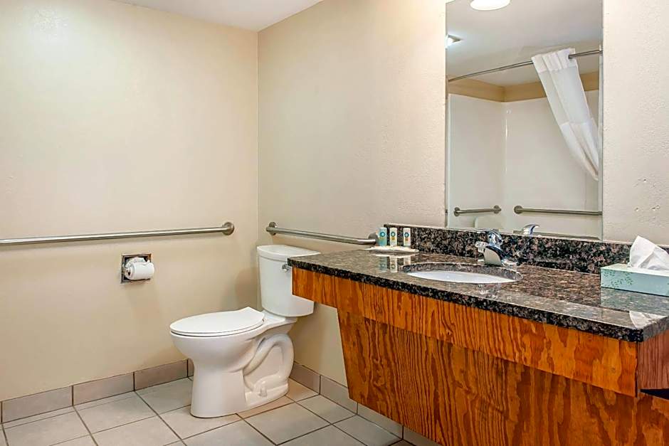 Quality Inn Findlay
