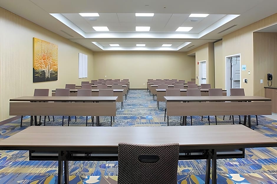 Holiday Inn Express Fargo SW - I-94 Medical Center By IHG