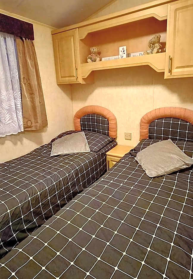 MOLLIES DEN 2 8 Berth 3 Bedrooms The Grange Holiday Park INGOLDMELLS