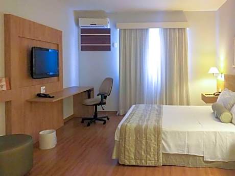 1 Queen Bed, Suite, Nonsmoking