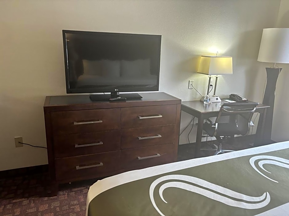 Quality Inn & Suites Lakewood - Denver Southwest