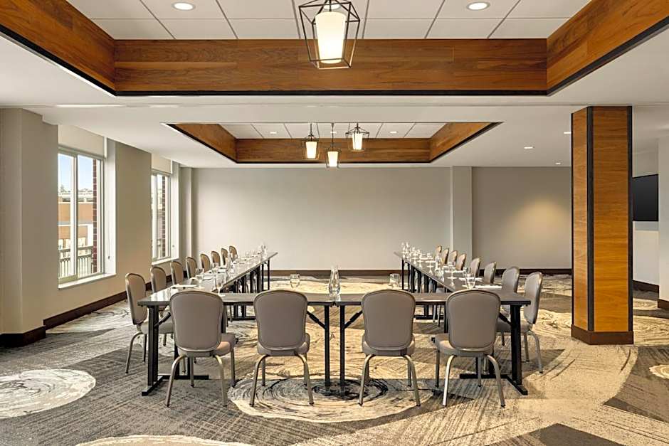 Hotel Indigo Naperville Riverwalk By IHG