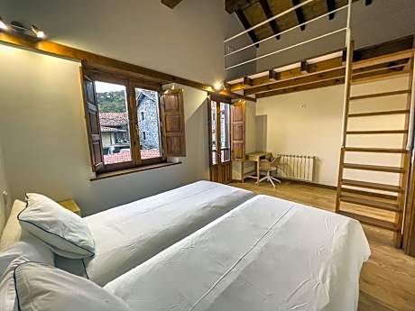 Quadruple Room with Garden View and Private Bathroom