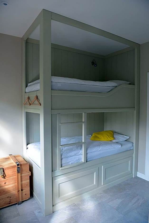 Five Point Hostel & Apartments