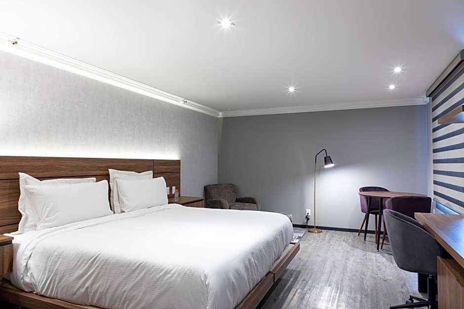 Capitalia Obelisk Polanco