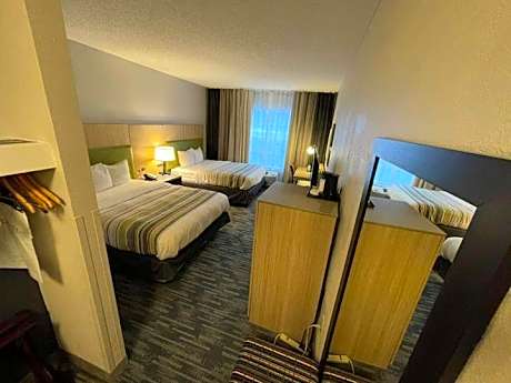 Queen Suite with Two Queen Beds and Sofa Bed - Non Smoking