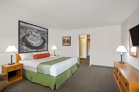 Queen Room - Non-Smoking