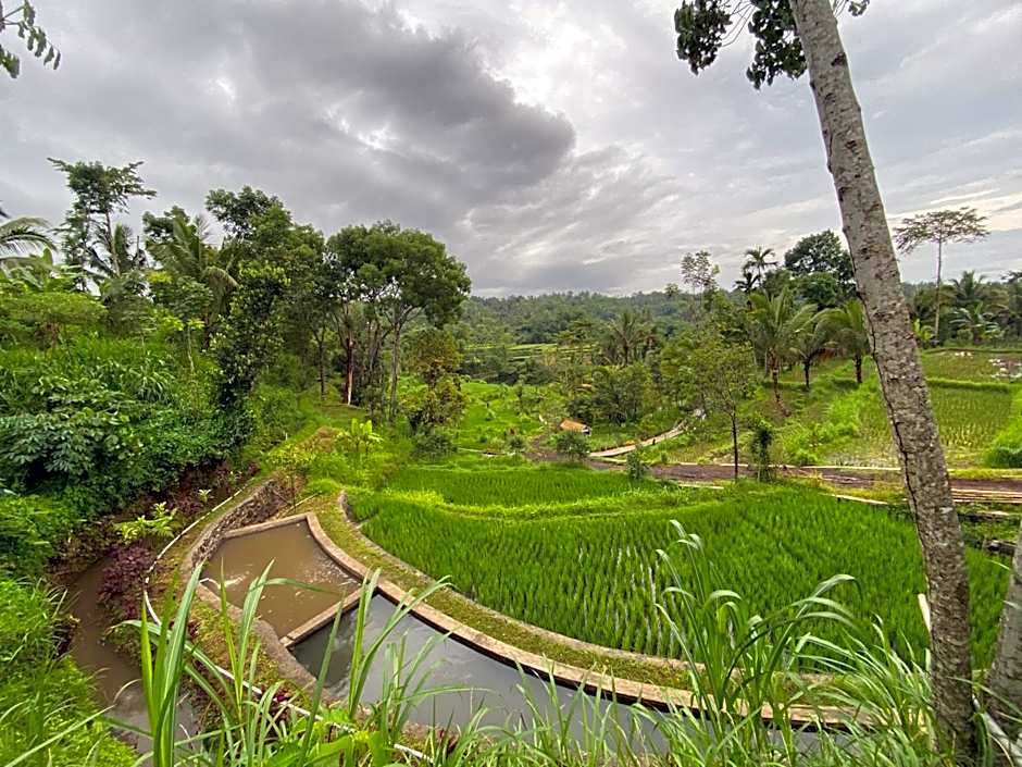The Alam Bungalow & Restaurant