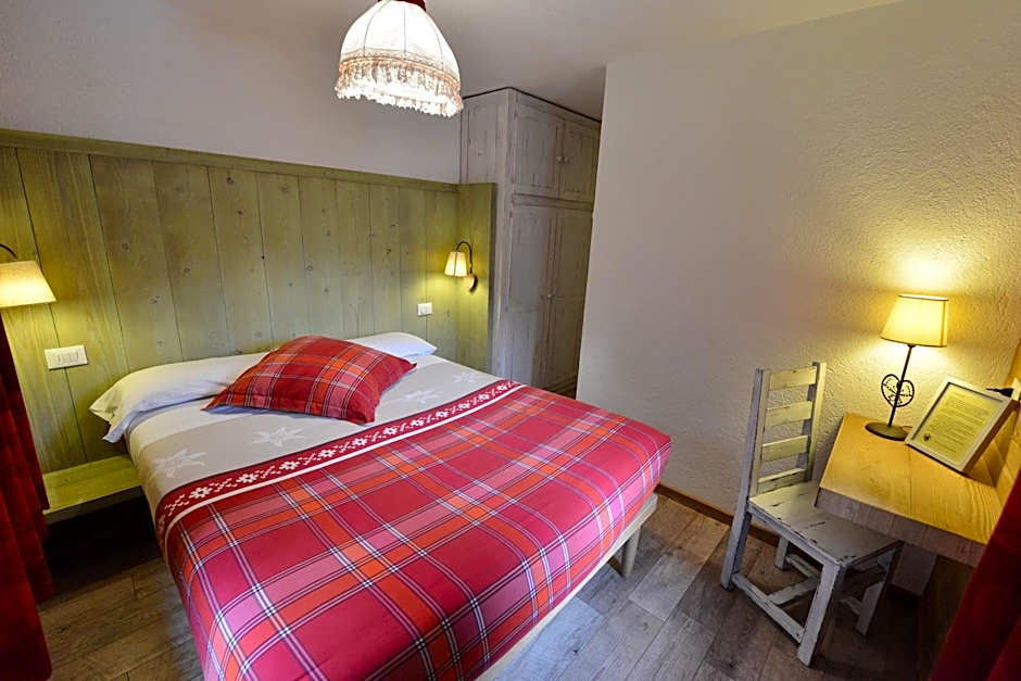 Hotel Petit Dahu - Chambres et Restaurant