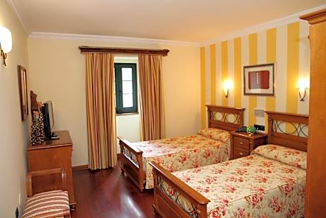 Twin Room with Private Bathroom