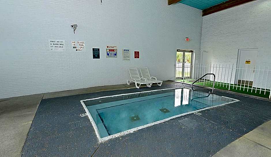 Howard Johnson by Wyndham Benton Harbor