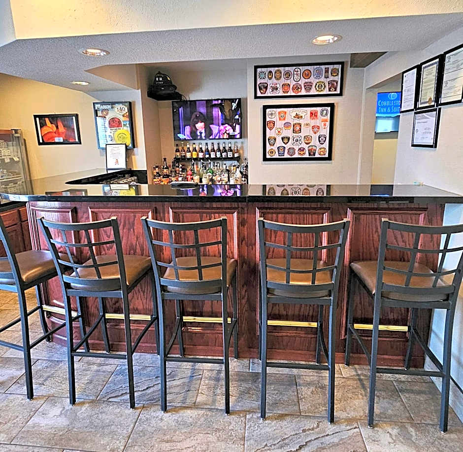 Cobblestone Inn And Suites