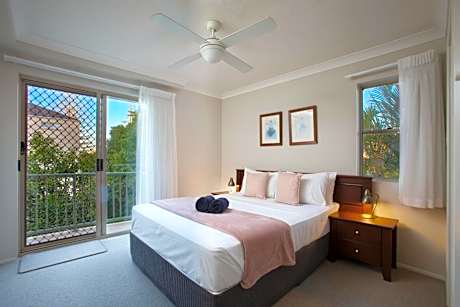 Deluxe One-Bedroom Apartment