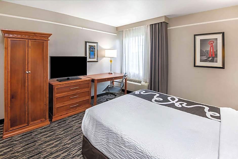 La Quinta Inn & Suites by Wyndham San Antonio Brooks City Base