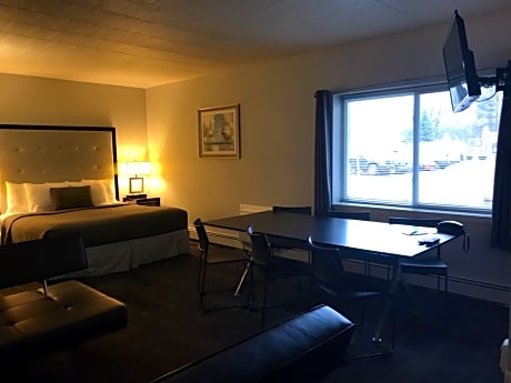 Executive King with Meeting Room