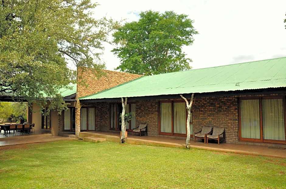 Ukutula Lion Lodge