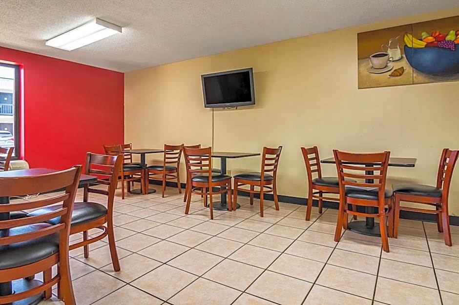 Econo Lodge Research Triangle Park