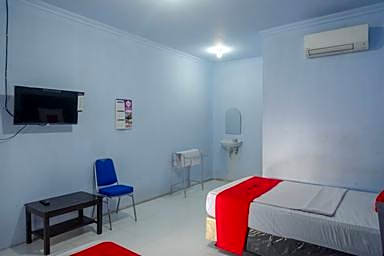 RedDoorz Syariah near Stasiun Pekalongan 3