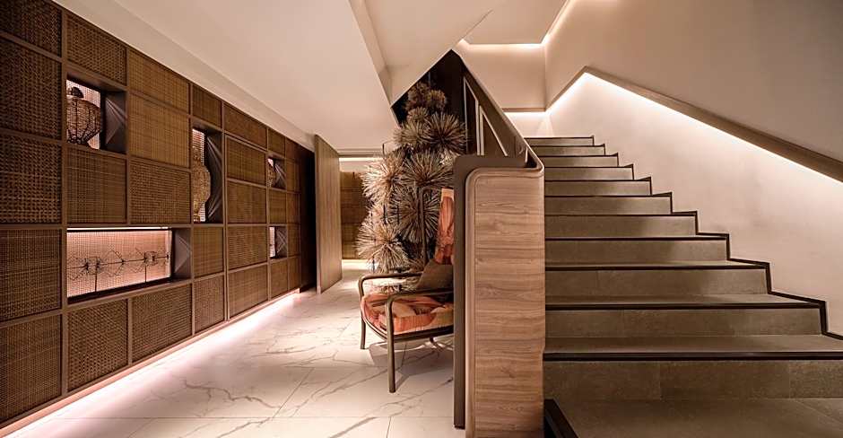 Madi Paidi Bangkok, Autograph Collection