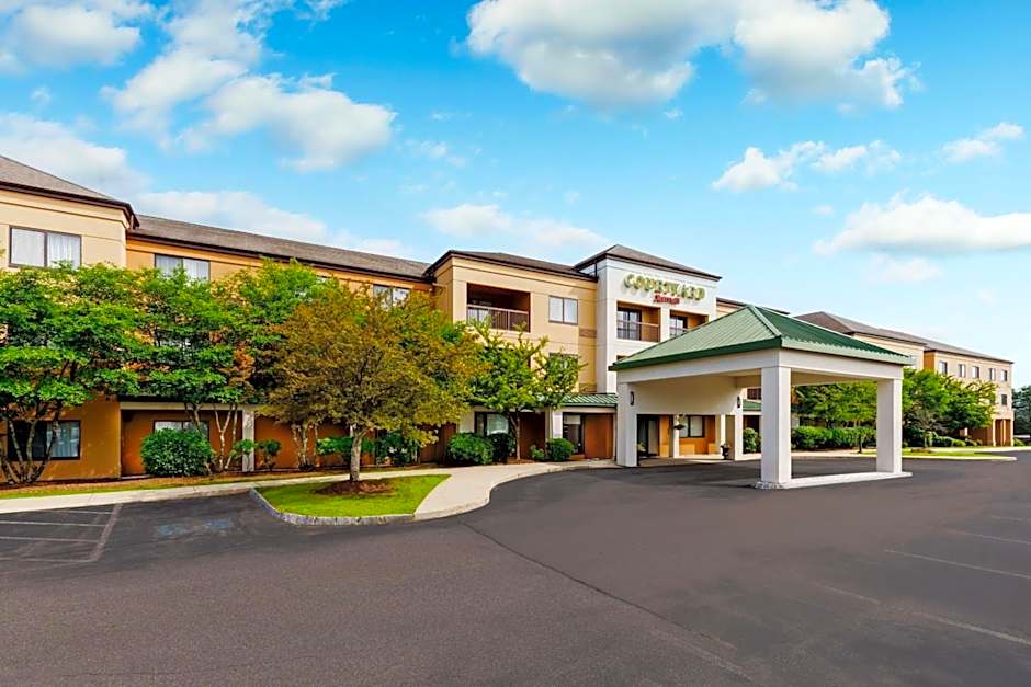 Courtyard by Marriott Manchester-Boston Regional Airport
