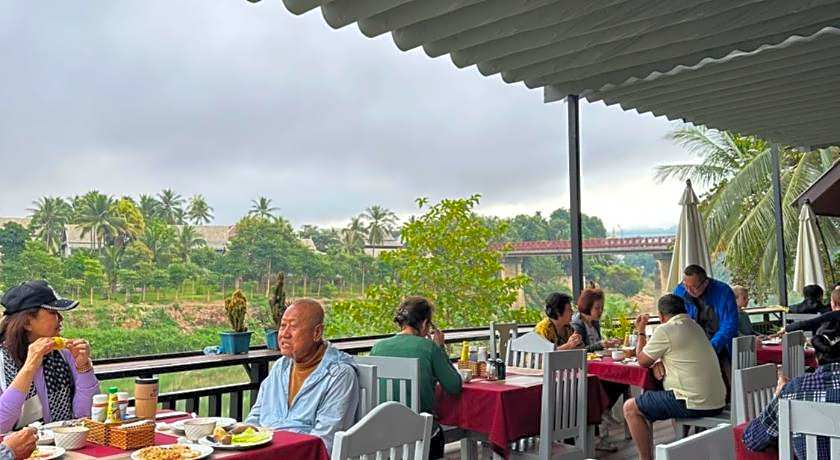 Merry Riverside Hotel