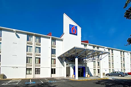 1 Queen Bed | Smoking, Kitchen