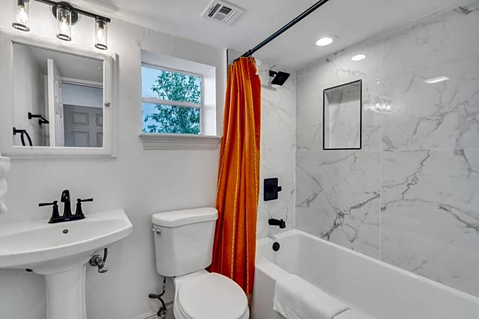 Mid-city Muse W Pool -spacious 5br Minutes To Fq