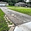 Modern & Cozy 2 bedroom home near downtown Shawnee