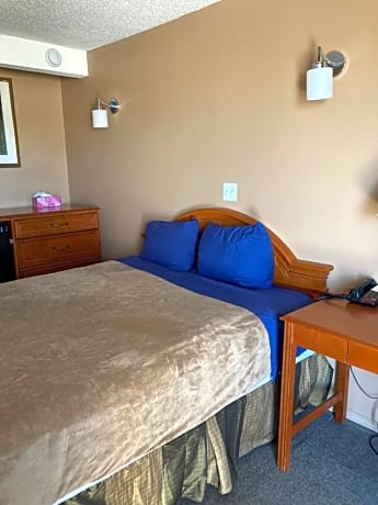 Queen Room - Non-Smoking