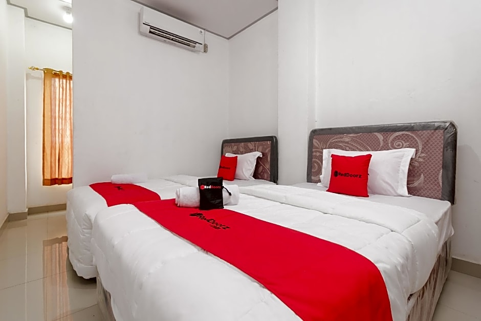 RedDoorz Syariah near RSU Suaka Insan Banjarmasin