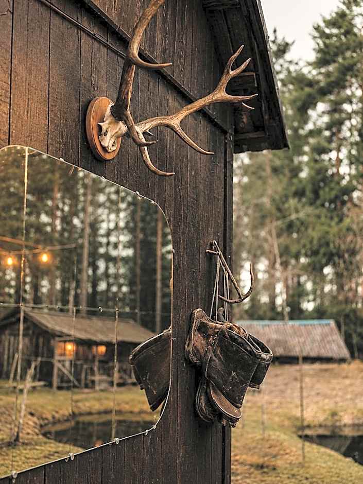 Lake Deer Park Retreat with Hot Tub & Sauna