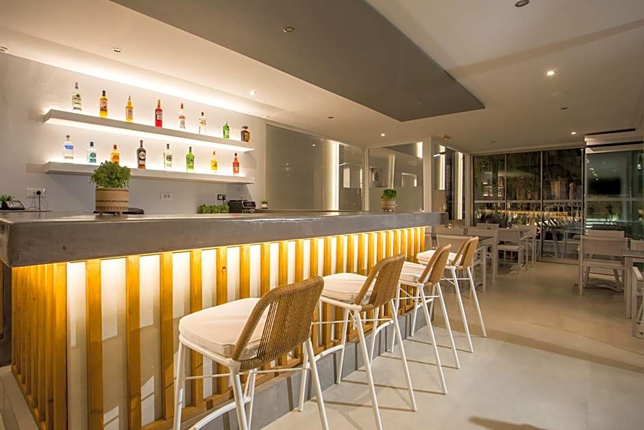 CasaStavris - Aparts & Pool Suites